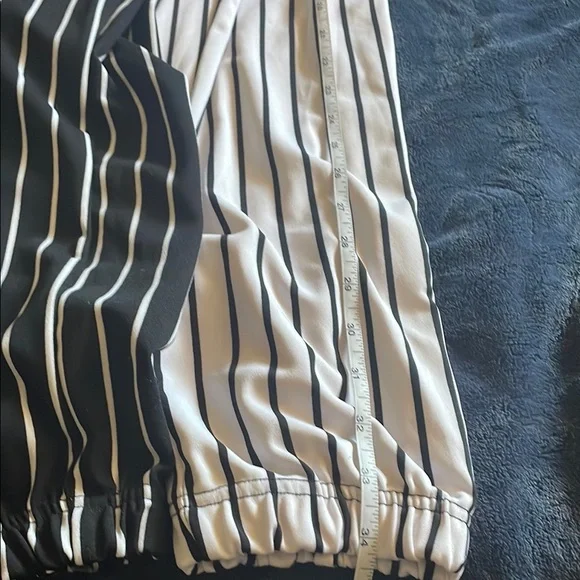 Shosho Black and White Sweatpants with Split-Color Design - Picture 5 of 5